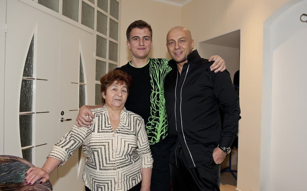 Игорь Гуляев с мамой и сыном