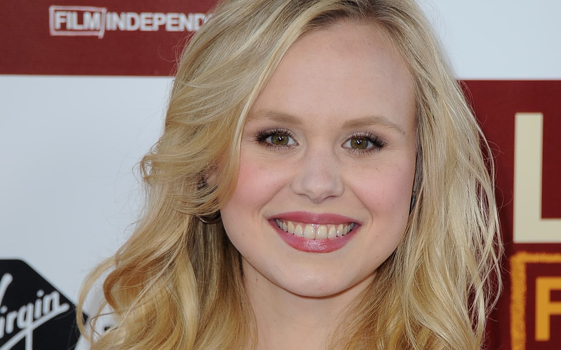 Элисон Пилл (Alison Pill)